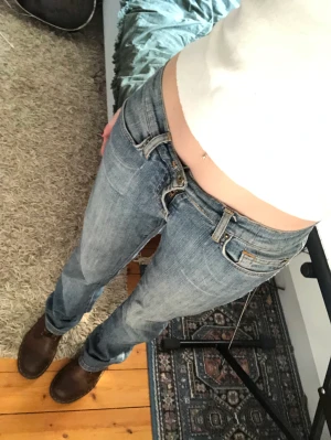 Lågmidjade blåa jeans  - Jättefina sköna blåa lågmidjade jeans! 