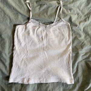 Vitt linne - Vitt linne med spets