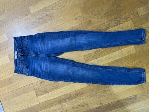 Gina tricot Molly storlek S - Jeans från Gina tricot i storlek S Molly highwasted jeans   Använda endast ett par gånger  