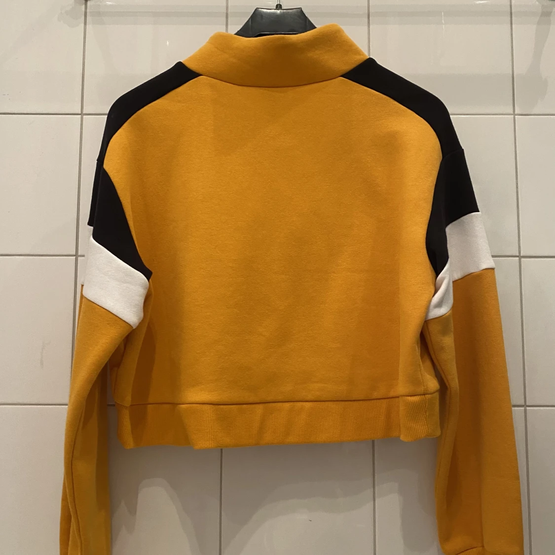 Gul Svart Vit tjocktröja med dragkedja  - 90