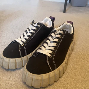 Eytys  - Supercoola eytys i storlek 39🤝800+frakt (139kr). Pris kan diskuteras vid snabb affär 