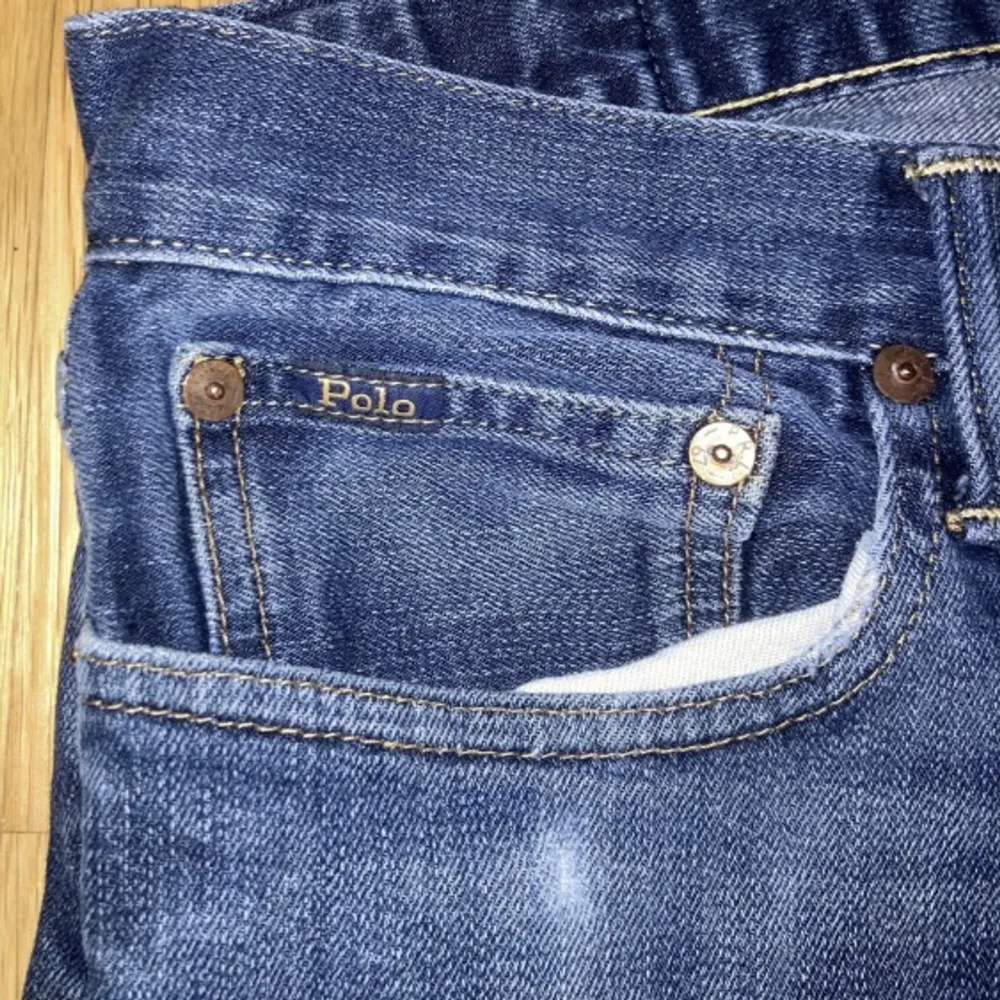 Begagnade men jätte fina jeans i mycket bra kvalitet. Storlek 33/34 . Jeans & Byxor.