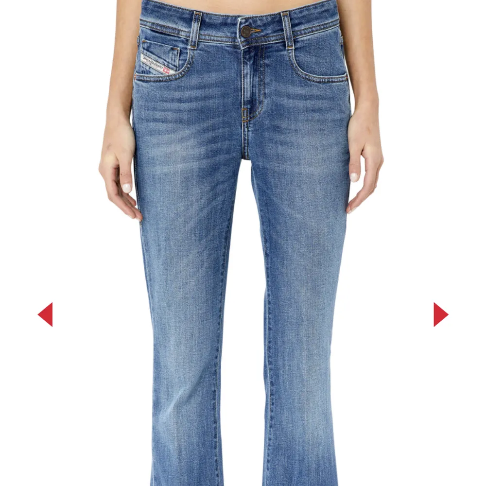 Säljer dessa as snygga jeans från diesel, de är helt nya och bara använda 1 gång. Storleken är W26 L30. Jeans & Byxor.