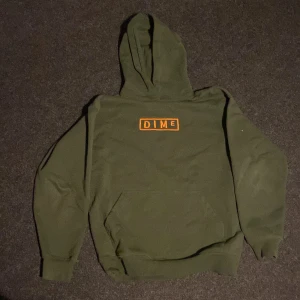 Dime hoodie strlk M - Storlek medium, använd rätt så mycket. Köparen står för frakten. 