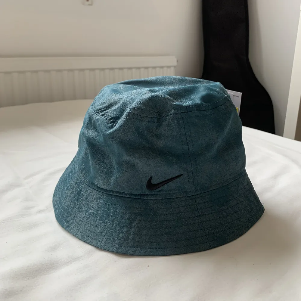 Nike blue bucket hat from NittyGritty. I’m not certain if I want to sell. Never worn with tag!. Övrigt.