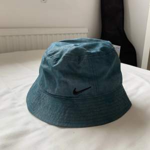 Nike blue bucket hat from NittyGritty. I’m not certain if I want to sell. Never worn with tag!