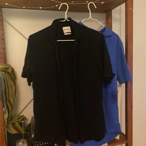 Luftiga skjortor  - Gott skick, nästan aldrig använda  Säljer båda två 