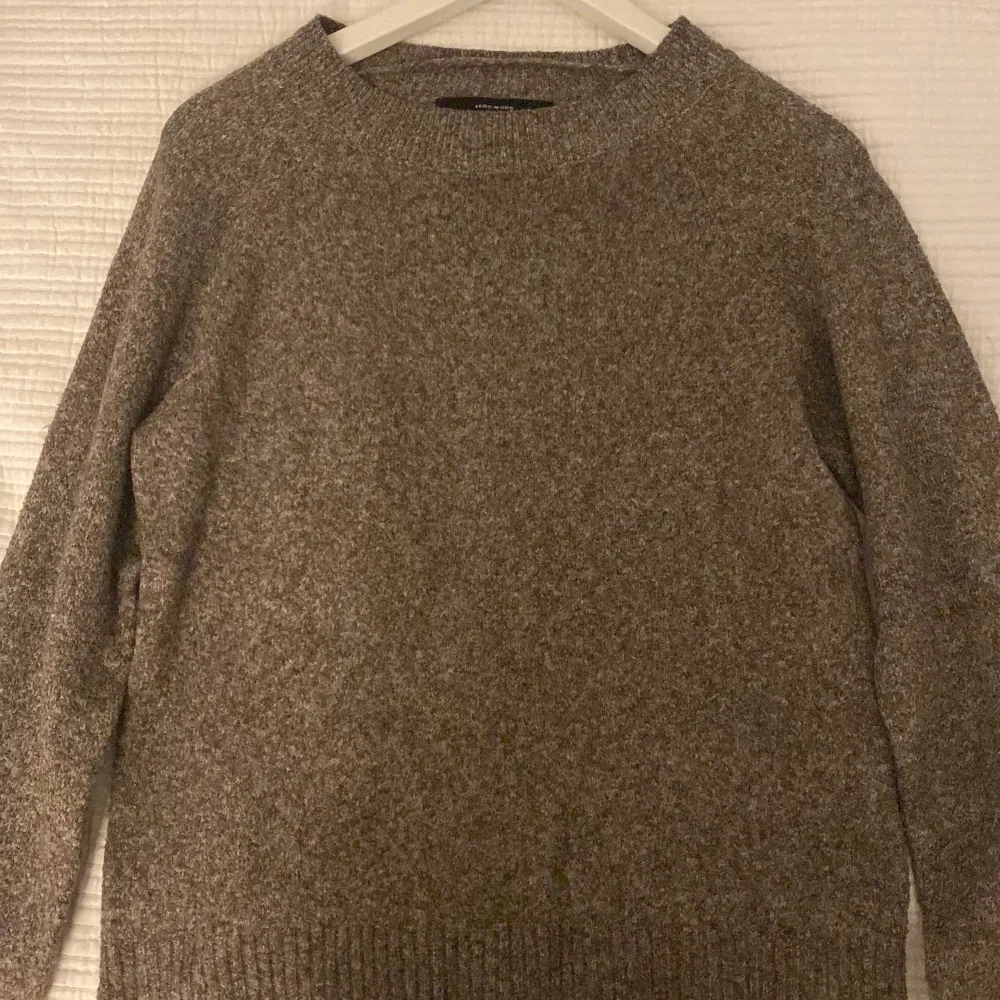 En fin brun tröja från veromoda i bra skick! Storlek:XS💋🤎Jag betalar inte för frakten. Skulle vara roligt om du kikade på min profil där jag har alla slags möjliga olika stilar för ett bra pris💴(sparar pengar)💴. Hupparit & Collegepaidat.