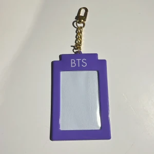 BTS PC HOLDER - photocard holder from bts dicon 101. frakt tillkommer. ANVÄND INTE ’KÖP NU’ !!