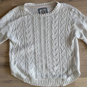 Stickat  - Använd men fint skick 