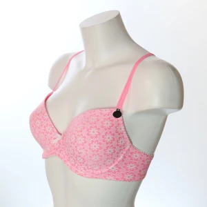 Tracey BH från Missya - En ny elegant BH från Missya Få en känsla av lyx i vardagen med en feminin och fin Bh med bygel och vadderade kupor från Missya.  - Missya Tracey Bra Fill. En stilren BH från Missya i härlig färg.