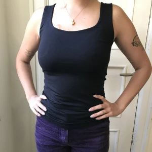 Stretchigt linne - Svart, stretchigt & superskönt linne, använt men helt & rent