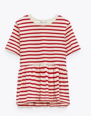 Randig T-shirt - Säljer denna t-shirten från zara. Slutsåld överallt, jättefint skick.💗