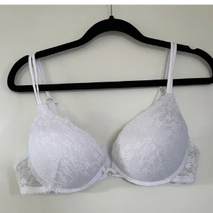 Bh - 75C med mycket push up, 50kr+ frakt 