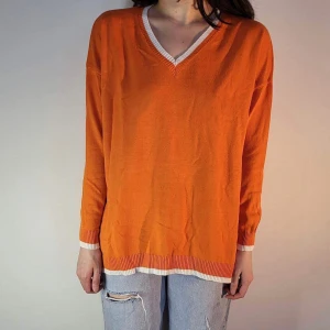 orange stickad tröja från turkiskt märke Eser Triko - orange stickad tröja i storlek XL. möter ej upp, postar enbart 🌸