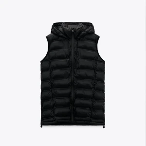 Zara Väst - Jättefin väst från Zara som är perfekt nu till våren🤍 Storlek XS