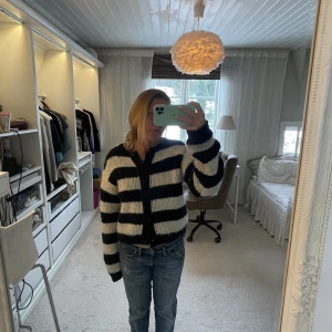 Zara kofta - Säljer denna randiga zara kofta!!