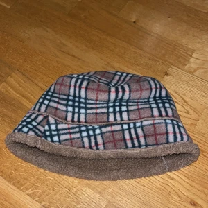 Bucket hat - Snygg burberry bucket hat 