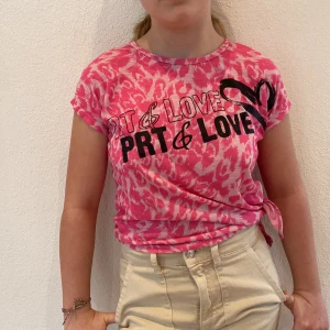 Tränings tröja  - Storlek: 134 - 140 Inte så använd. 