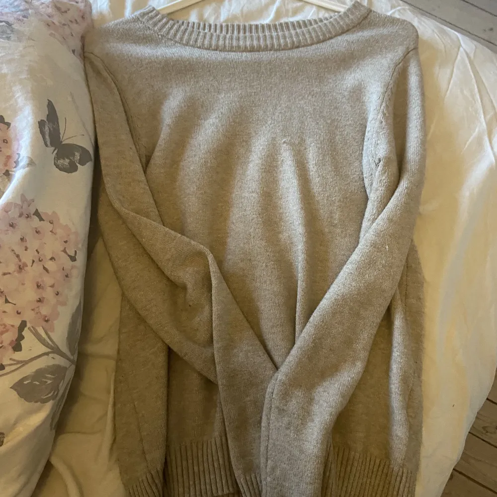 Säljer min stickade tröja från Vila i storlek XS (sitter som S oxå) 💓. Stickat.