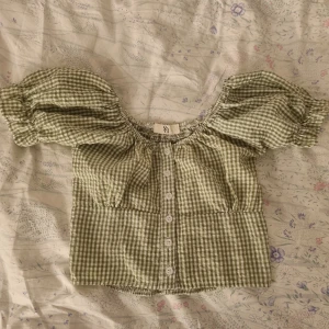 Gullig top - Grön top köpt på yesstyle