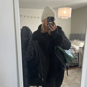 svart jacka - super snygg svart jacka💕🧚🏽‍♂️