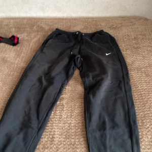 Nike byxor  - Nike byxor, mjukis byxor 7/10 skick 