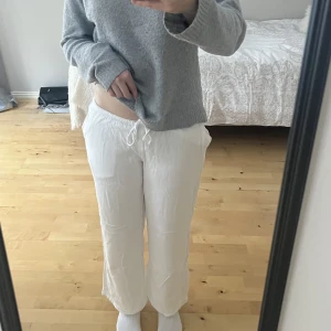 linnebyxor - Säljer mina snygga linnebyxor från H&m. Säljer dom då blev för korta då dom krymptes lite i tvätten. kram💖