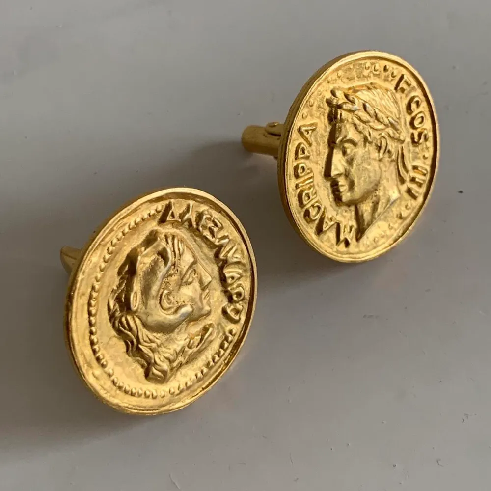 Vintage Oversized Head Of Coins   Gold Plated Cufflinks. Different Backings.  True Statement Piece to be Paired with any Cufflinking Tops  3 cm (1.2 in) Length 3 cm (1.2 in) Width. Accessoarer.