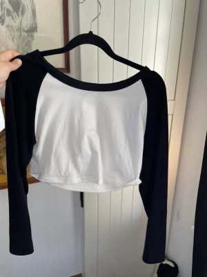 cropad tröja - aldrig använt den