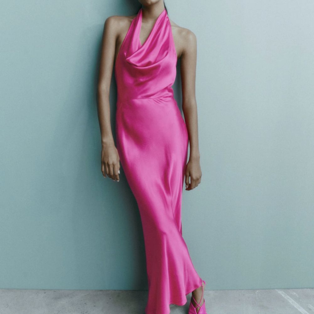 Rosa Satin klänning - Zara | Plick Second Hand