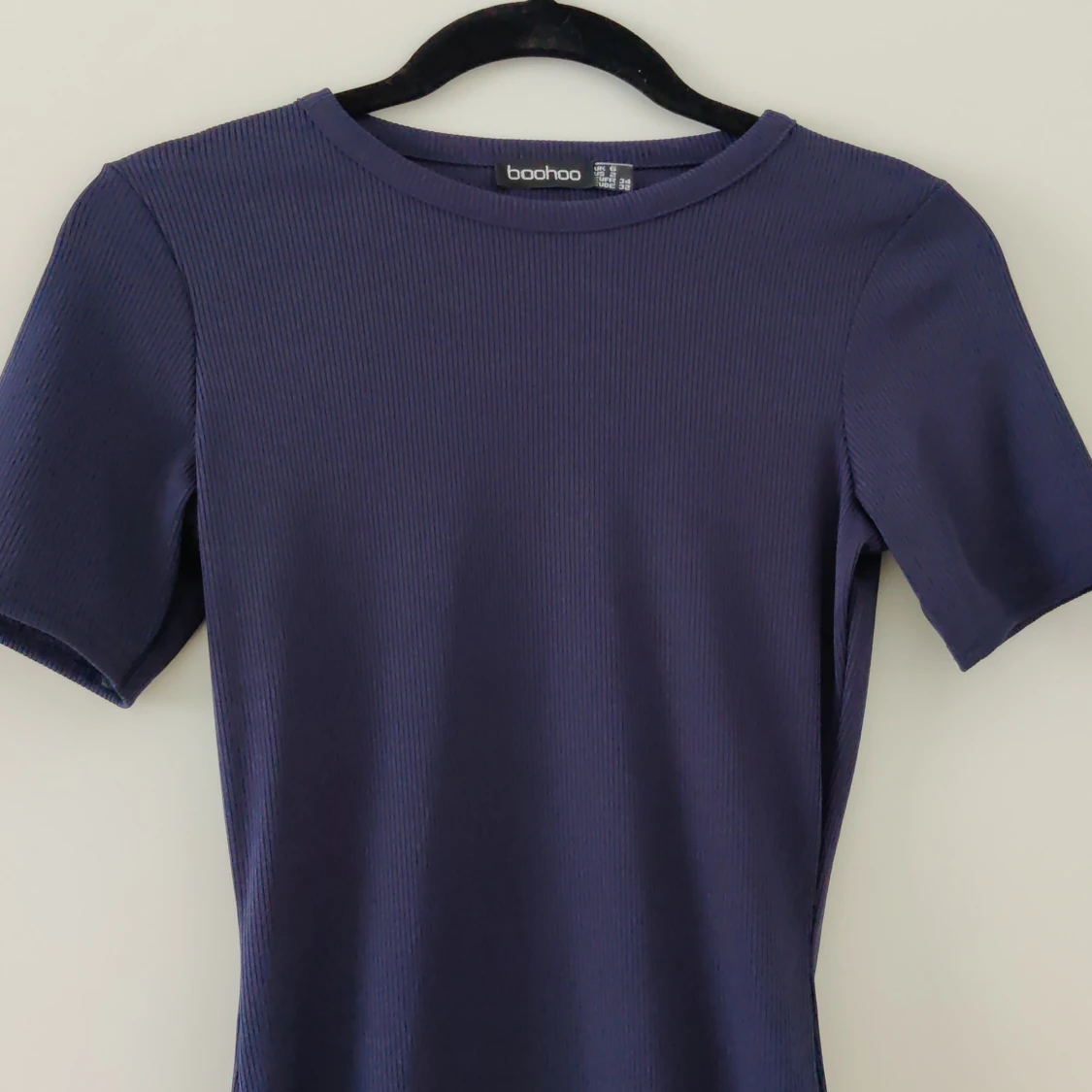 Tight mörkblå klänning - 90