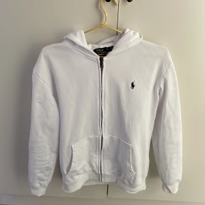 Ralph Lauren zip hoodie - Storlek L men skulle säga att den sitter som M