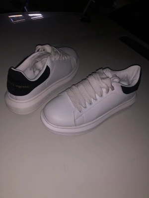 Alxander McQueen  - Sälja eftersom de inte passar 