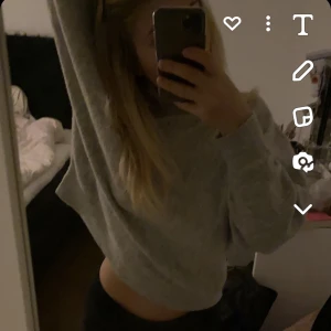 Stickad tröja!! - Stickad grå tröja från hm, inte så använd, inte sticksig utan skönt material!!💕💕(skriv för fler bilder)