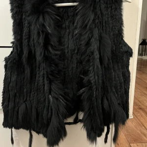 Päls väst  - One size, ny pris 599kr