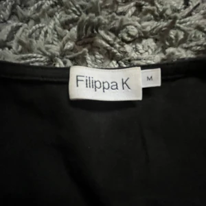 Filippa K t-shirt - Helt vanlig svart tröja från Fillipa K. Super mjuk och skön 