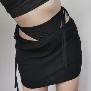 Y2k kjol - Oanvänd kjol med "trosa". 