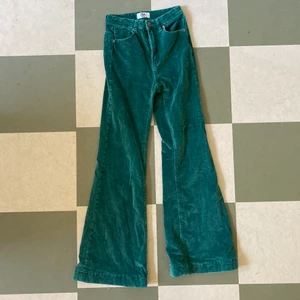 Manchesterjeans - Manchesterjeans från ZGY jeans i modellen ”Skyscraper flare”. I gott skick!