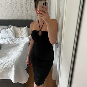 Zara klänning  - Storlek M, aldrig använd, från zara, köptes för ca 300kr.