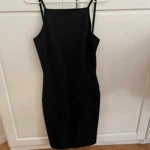 Helt ny klänning, enbart testat  - Super fin helt ny klänning. Enbart testat. Storlek M. 