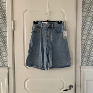 Vida Jeansshorts - Säljer dessa jeansshorts från H&M som jag aldrig använt🌼