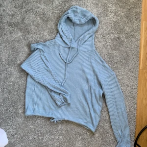 Mjukis sett  - Mjukis sett från Ginatricot! Använt en del men ändå i bra skick Säljer då jag tycker dem är för korta för mig som är 174 cm.  (Säljer hela sätter för 150 kr och del för del för 100kr) Skriv vid fler bilder!!💕