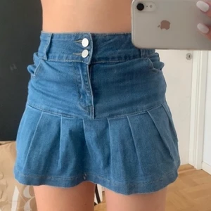 jeanskjol - knappt använd jeanskjol, storlek m passar L