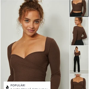 NAKD topp - Jättefin tröja från NA-KD, som inte kommit till användning. Helt ny med prislappen kvar! Köpt för 279 KR men säljer för 220kr.