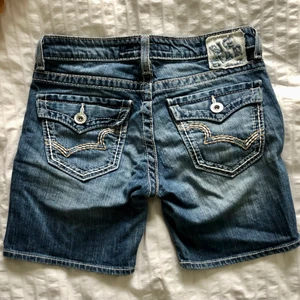 Vintage shorts - Säljer nu dessa snygga vintage shorts! Va mammas gammla, säljer då dom ej andvänds! 💙