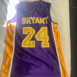 Lakers linne - Basket linne nr 24 Kobe Bryant från usa basketball i strlk S