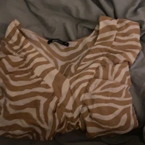 Gina tricot  - En ass fin tröja/blus jättefin till sommaren💖