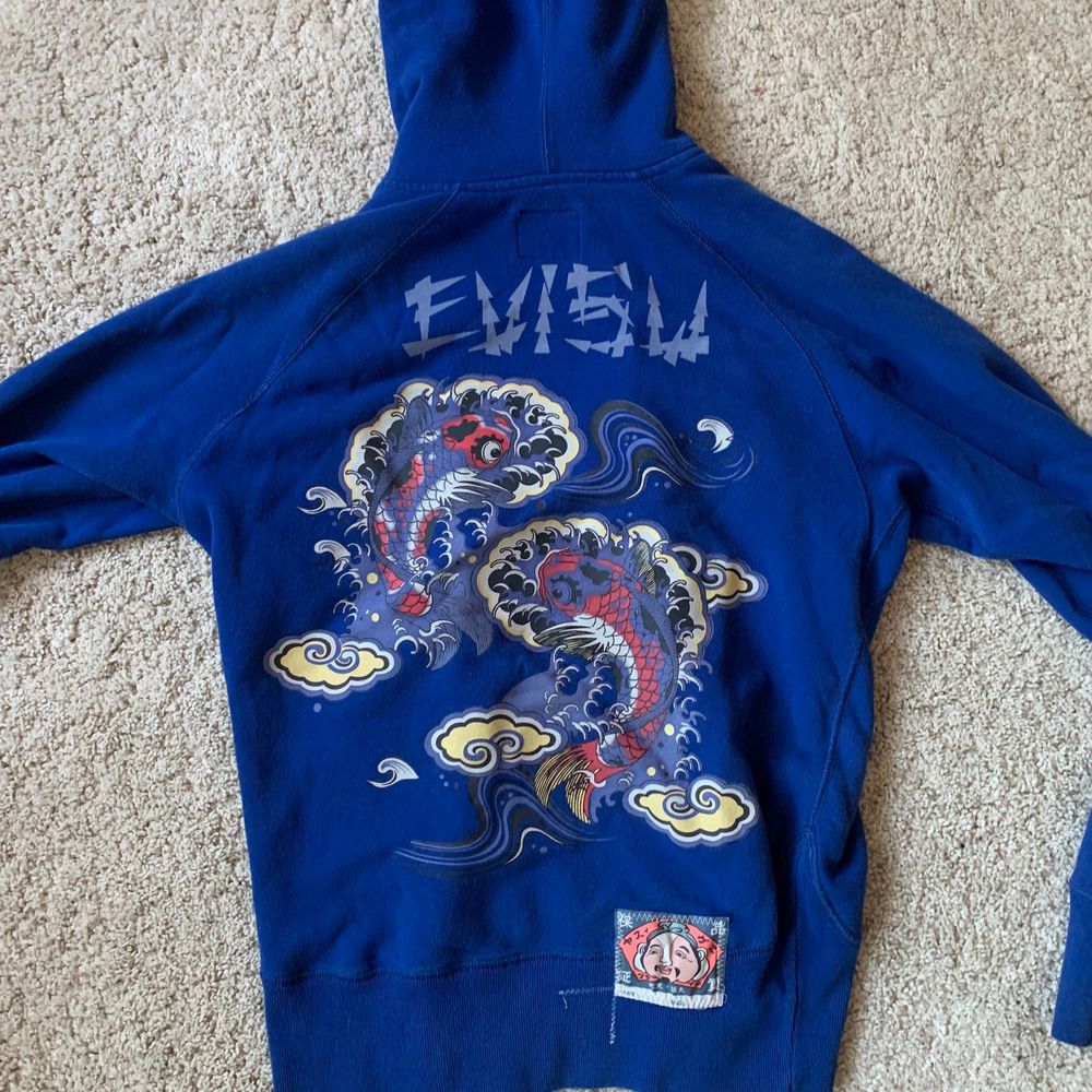 Evisu hoodie i bra begangnat skick. Sällsynt. Tillverkad i Japan. Storlek L kan passera för en M.. Huvtröjor & Träningströjor.