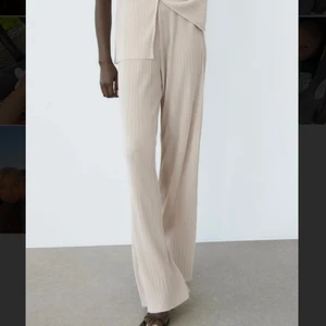 Byxor - Säljer mina beiga byxor från zara pga för stora. Lappen på byxorna sitter kvar. Köparen står för frakt 